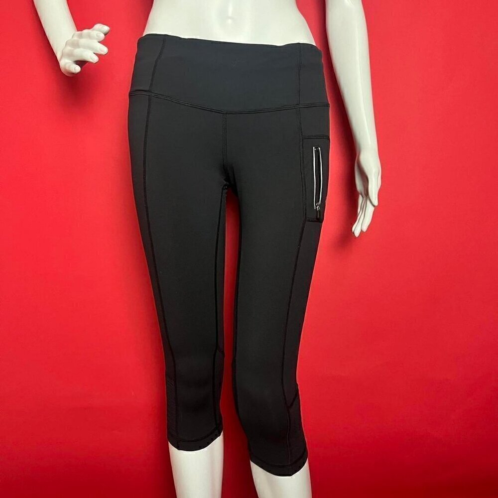 Lululemon / black capri leggings with grey accents​​​​​​​​​​​​​